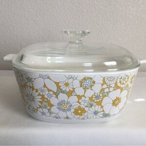 Vintage Corning Ware 1969 Floral Bouquet P-2 1/2-B Casserole with Lid